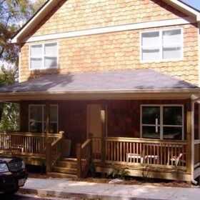 Photo of the front porch of a unit at The Oaks